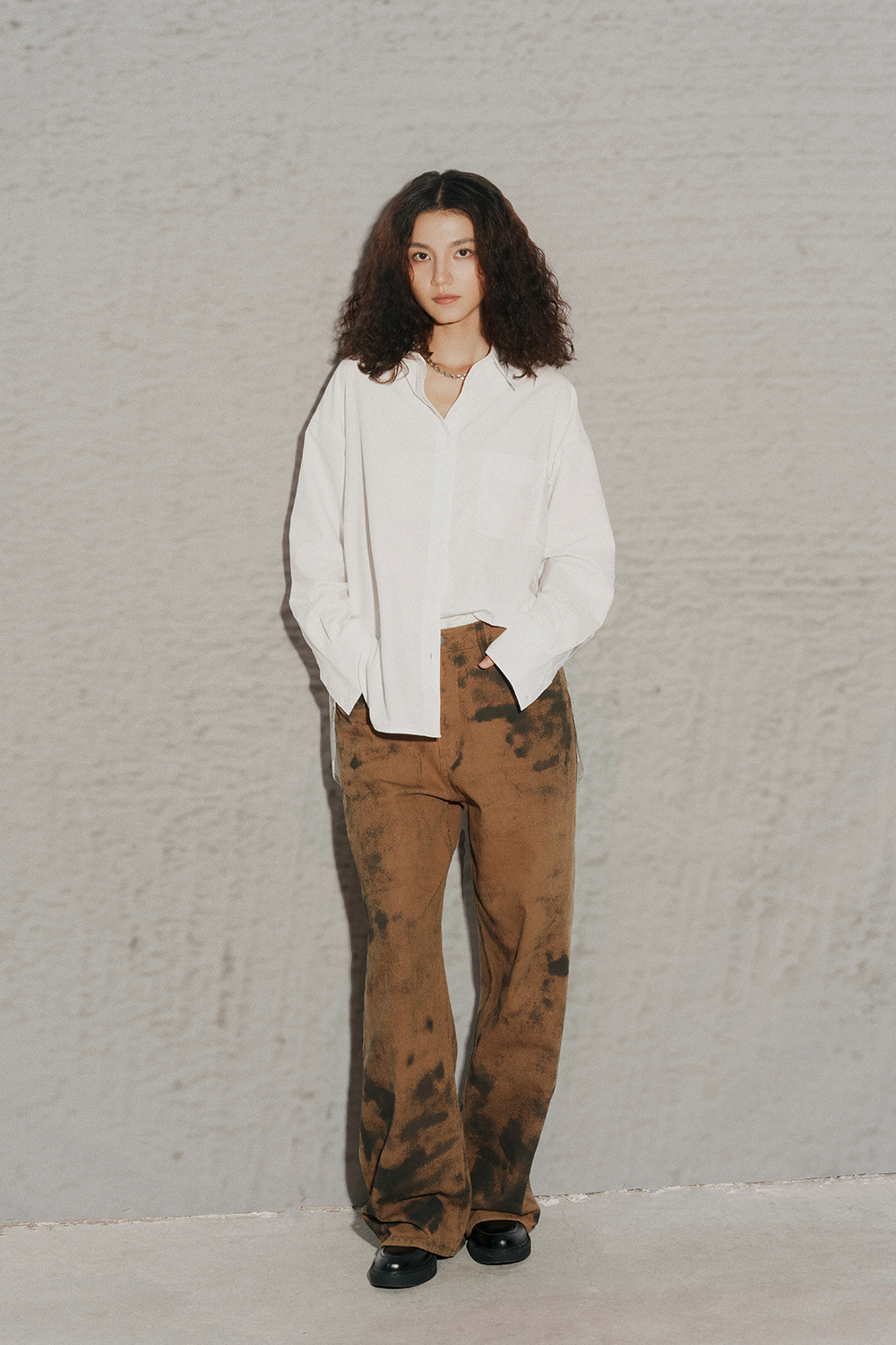 MUD WASHED JEANS | BROWN